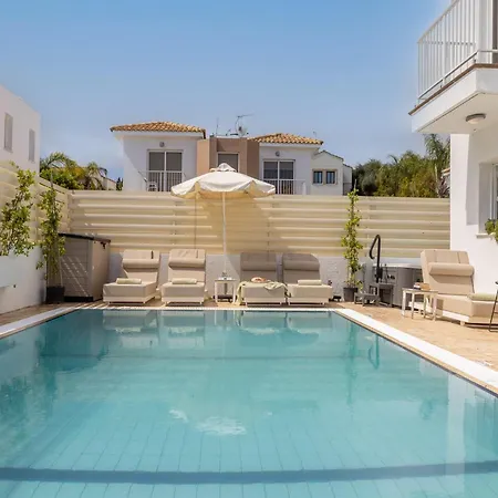 View 2 -fig Tree Bay-jacuzzi-hot Tub *