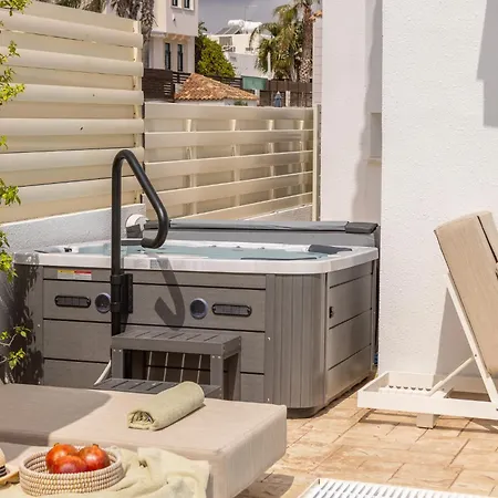 View 2 -fig Tree Bay-jacuzzi-hot Tub 普罗塔拉斯
